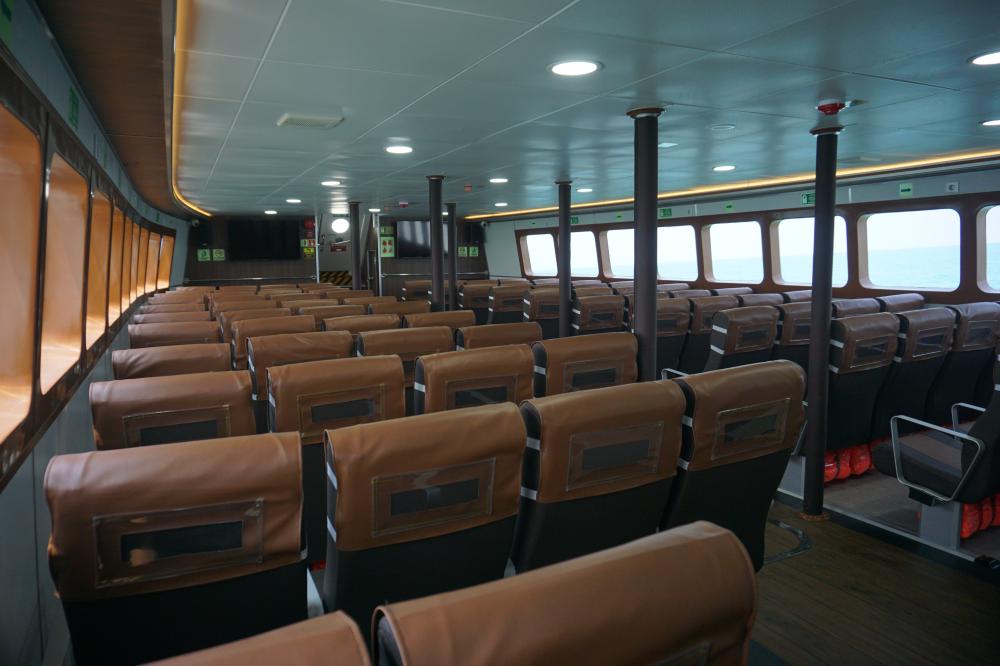 Golden Queen Baruna Amertha indoor cabin seating