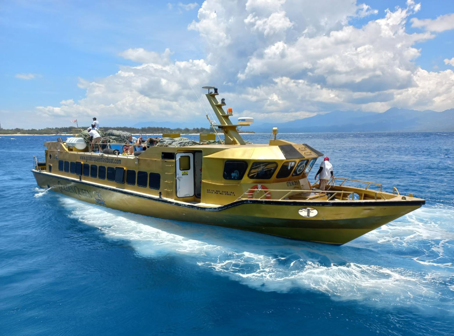 Golden Queen Sulung full boat view